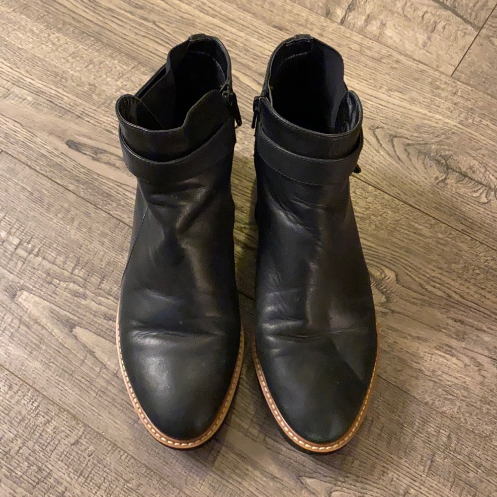 Black Naturalizer Boots-size 10- good condition